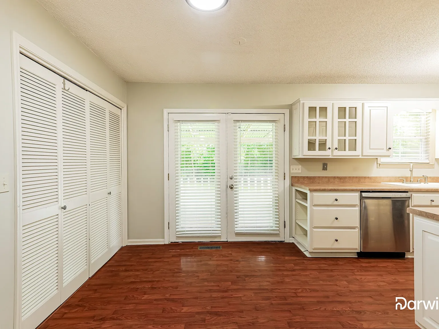 3 bed, 2.0 bath, 1056 sqft, $1,465 — Photo 4