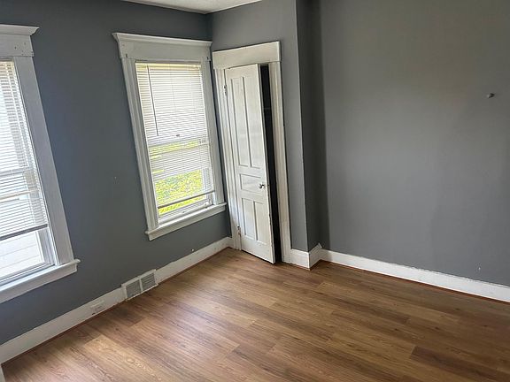 5th image of 419 Wood Ave #2