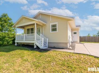 6609 Hoover Rd, Davenport, IA 52806