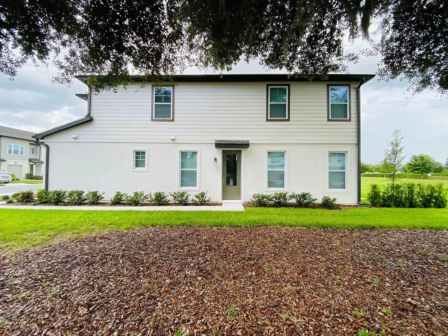 3 bed, 2.5 bath, 2205 sqft, $2,245 — Photo 2