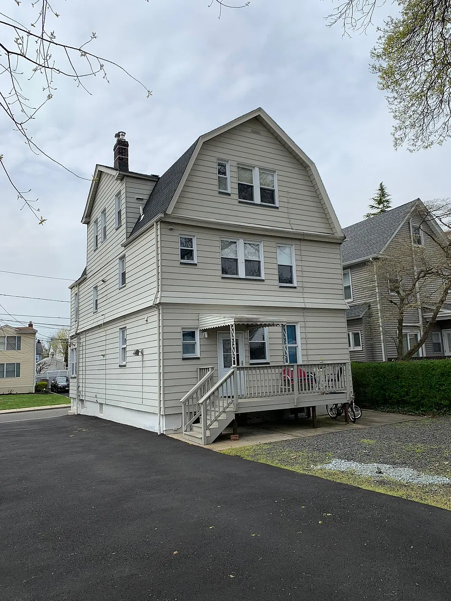 Building Photo - 14 Laura Ave #3