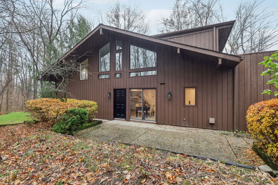 Pine Dr-S2611-030.jpg