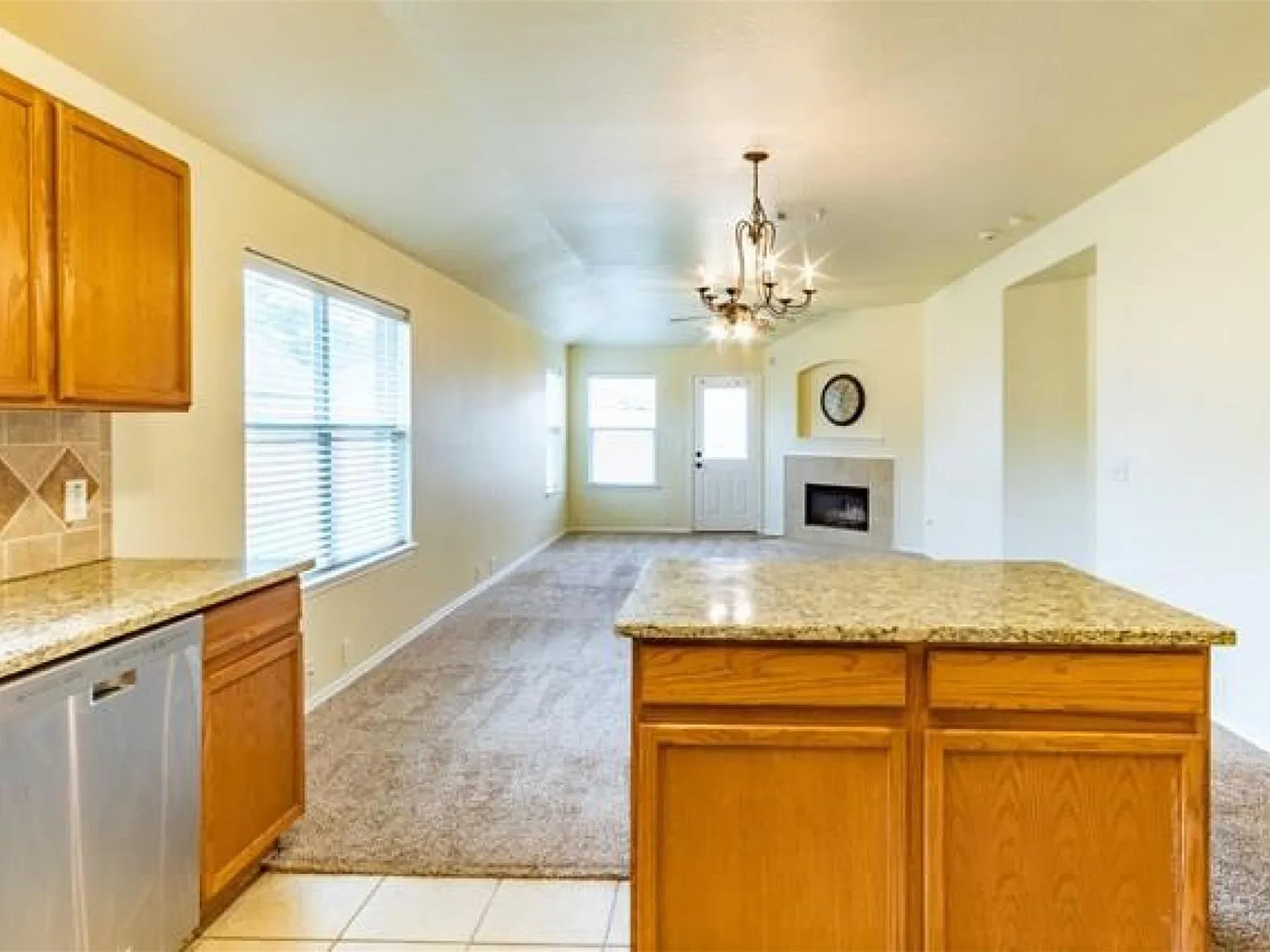 3 bed, 2.0 bath, 1495 sqft, $2,000 — Photo 4