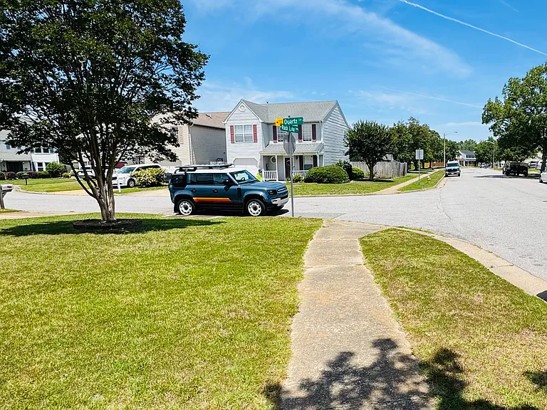 3901 Quartz Ln — Photo 3