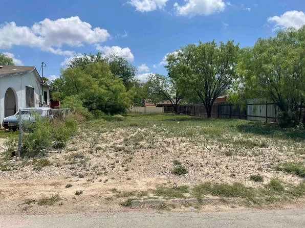203 E Cortinas St #2, Del Rio, TX 78840
