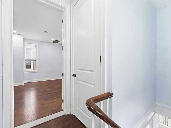 5th image of 514 42nd St