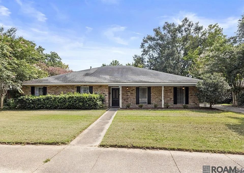 1st image of 1369 Crescent Dr
