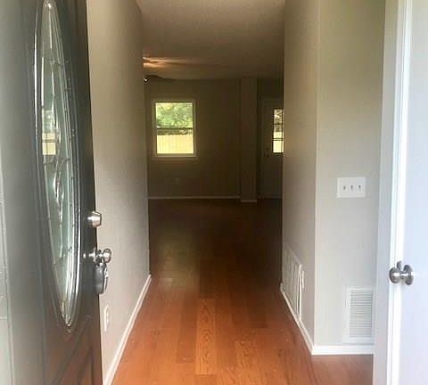 4th image of 2610 Walker St