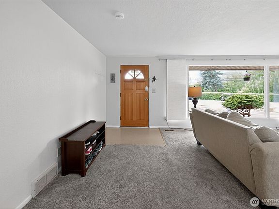 4th image of 646 SE Ely Street