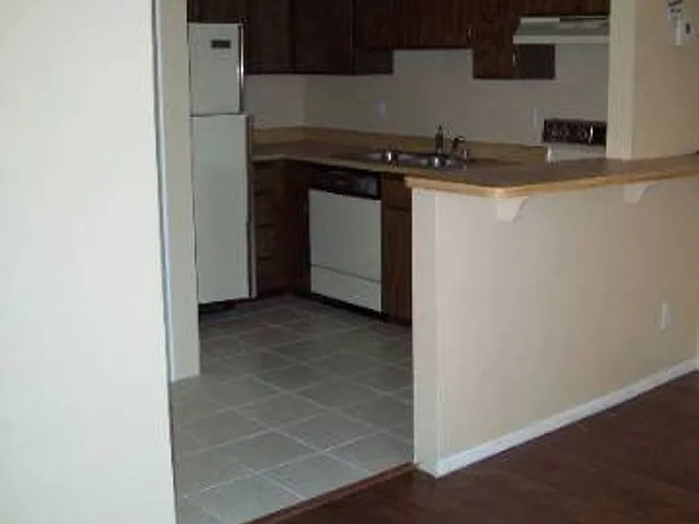 700 W University Dr — Photo 5