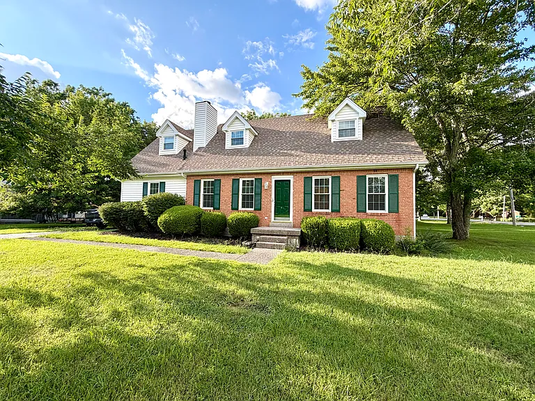 302 Rolling Acres Dr — Photo 1