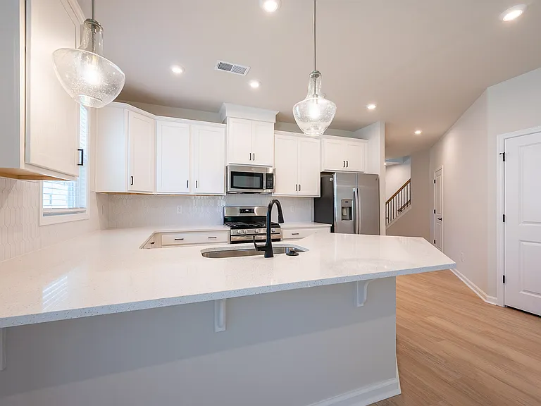 852 Tess St — Photo 5