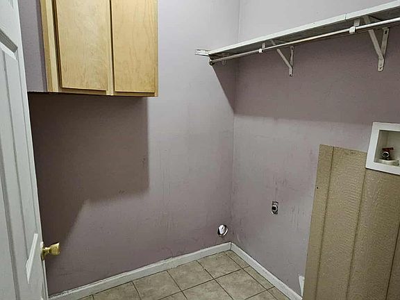 5th image of 205 Leslie Ave #205