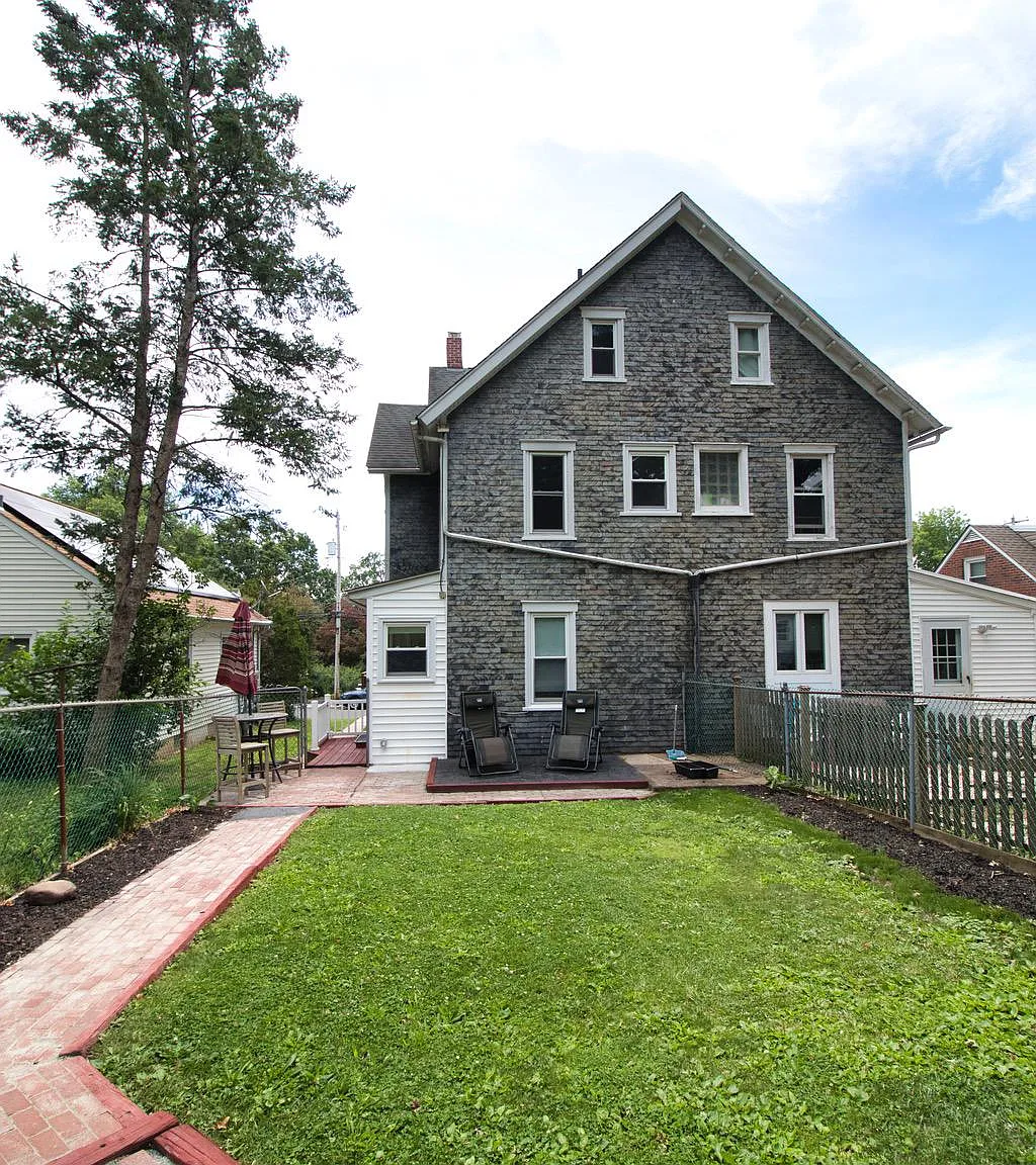 3 bed, 1.5 bath, 1280 sqft, $2,000 — Photo 2