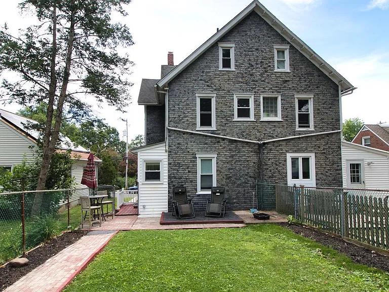 143 Green St — Photo 2
