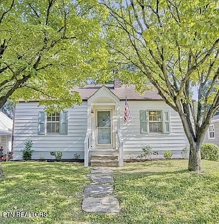 1st image of 1016 NE Melbourne Ave