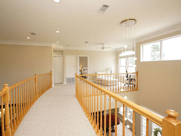 1534 Glenlake Cir — Photo 29