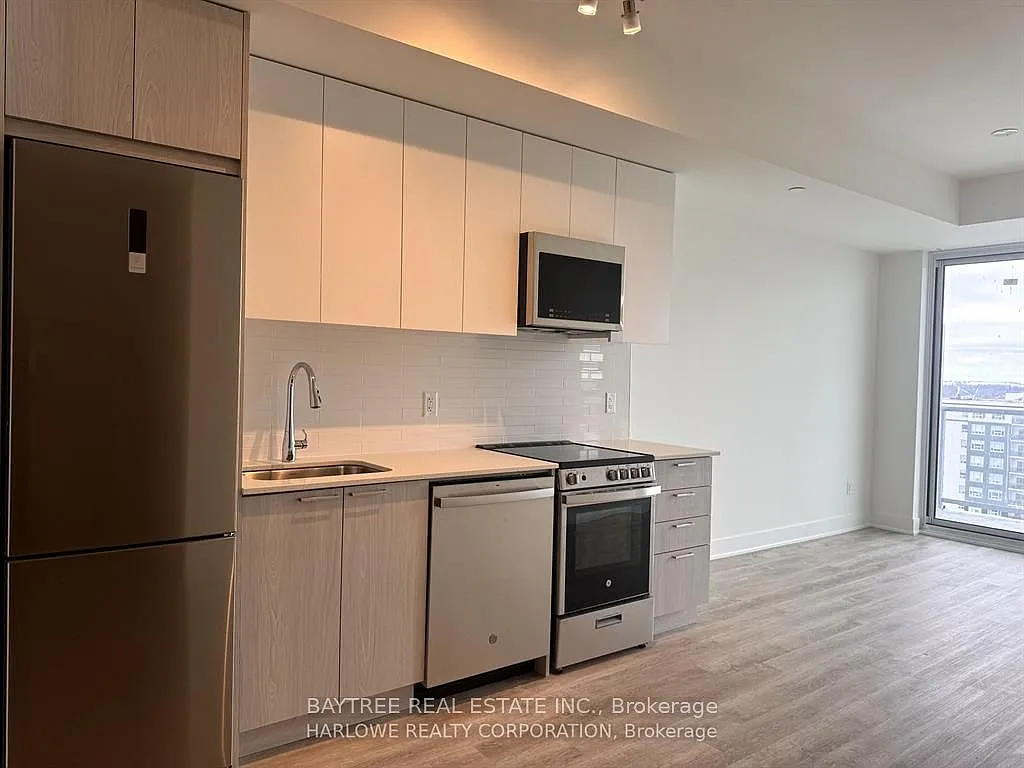 Building Photo - 185 Deerfield Rd #812