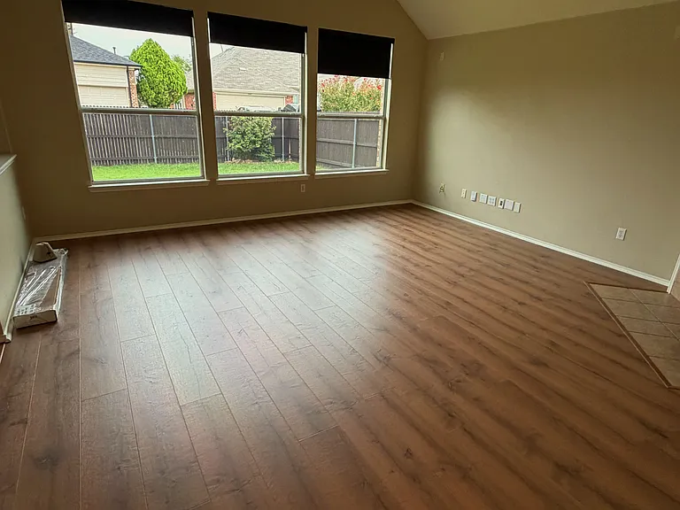 1630 Lagonda Ln — Photo 3