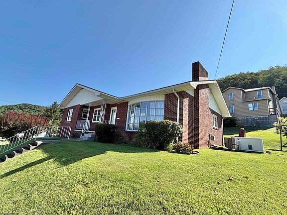2nd image of 140 Dogwood St