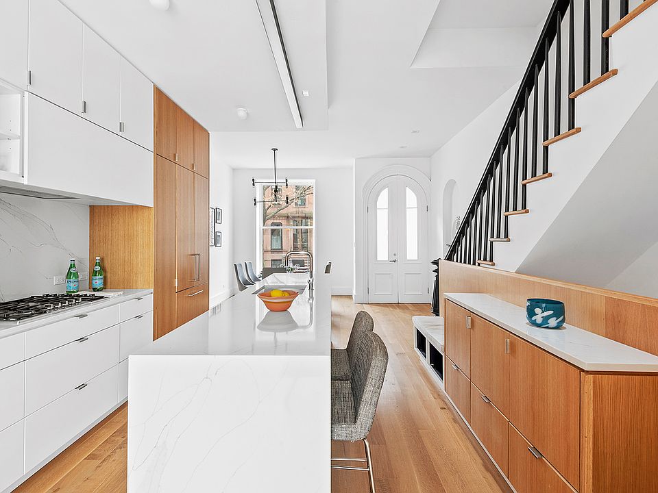 1st image of 475 Waverly Ave #Townhouse