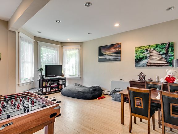 3rd image of 2427 W Cullom Ave #2