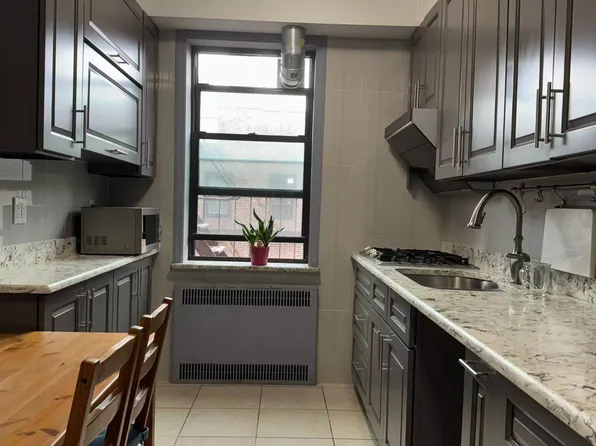 144-80 Sanford Avenue image 8 of 9