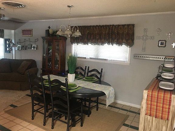 5th image of 1915 Lakeview Dr