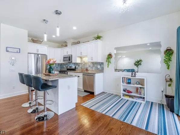 8 Watersedge Dr, Parsippany-Troy Hills Twp., NJ 07005