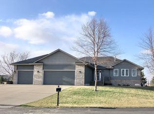 47856 Ravine Ct, Harrisburg, SD 57032