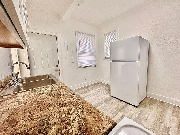 530 S Saint Joseph St — Photo 11