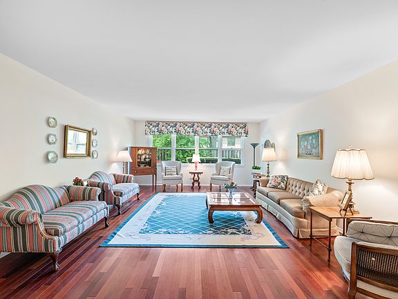 5th image of 942 Marvell Ln