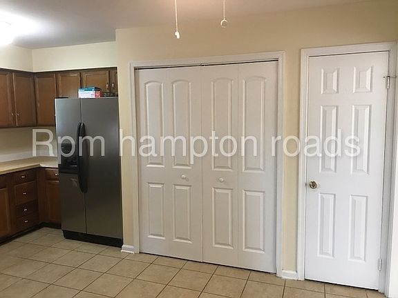 5th image of 3916 Lombard Ct