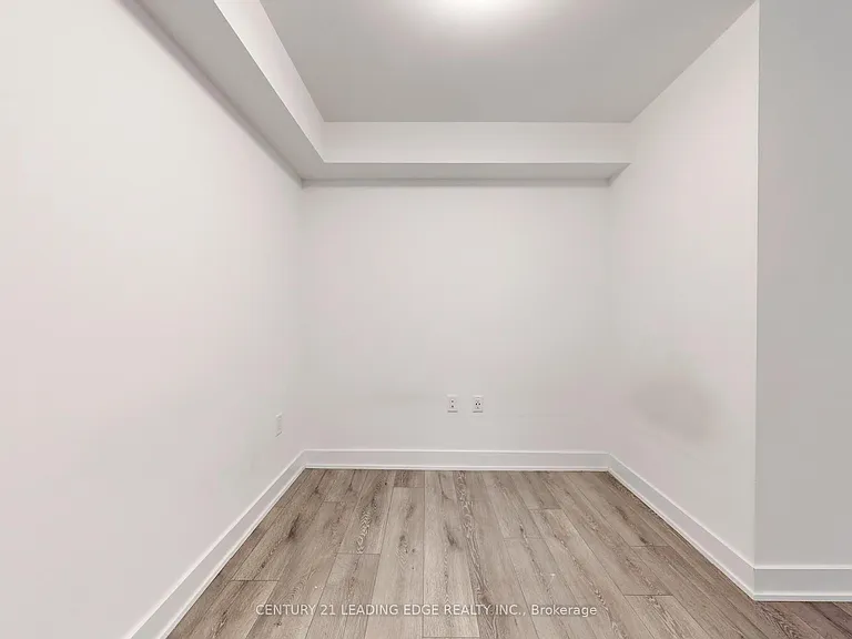 585 Bloor St E #821 — Photo 23