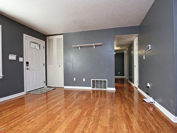 3rd image of 10904 Golden Dr