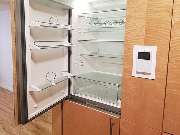 3rd image of 225 E 47th St #3R