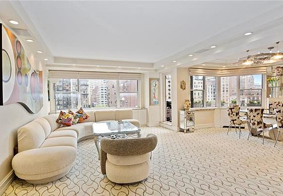 2nd image of 150 E 61st St APT 11E