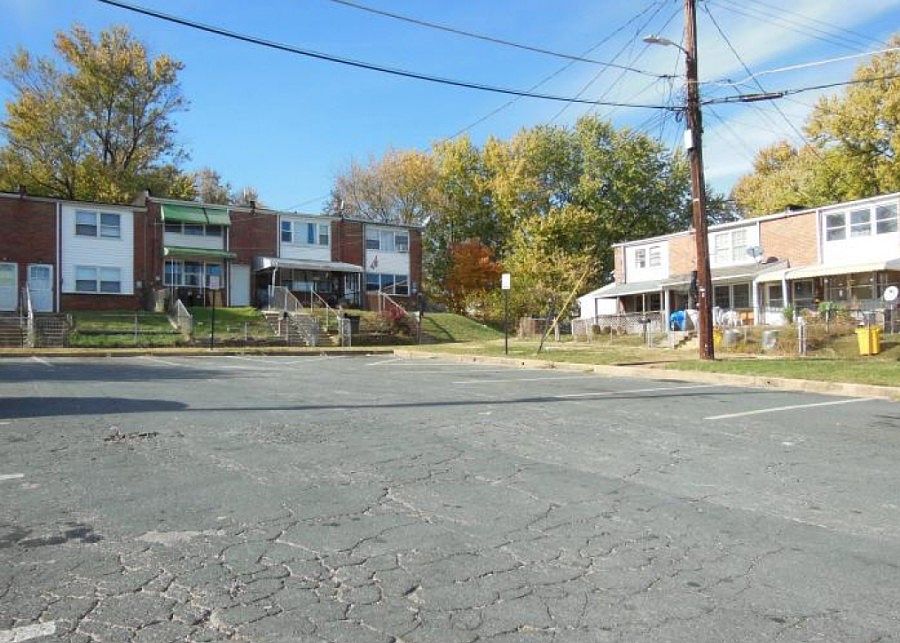2nd image of 808 Regis Ct