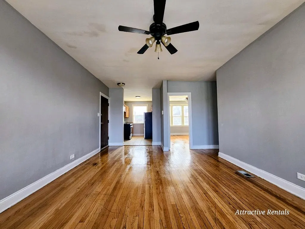 2 bed, 1100 sqft, $1,350 — Photo 2