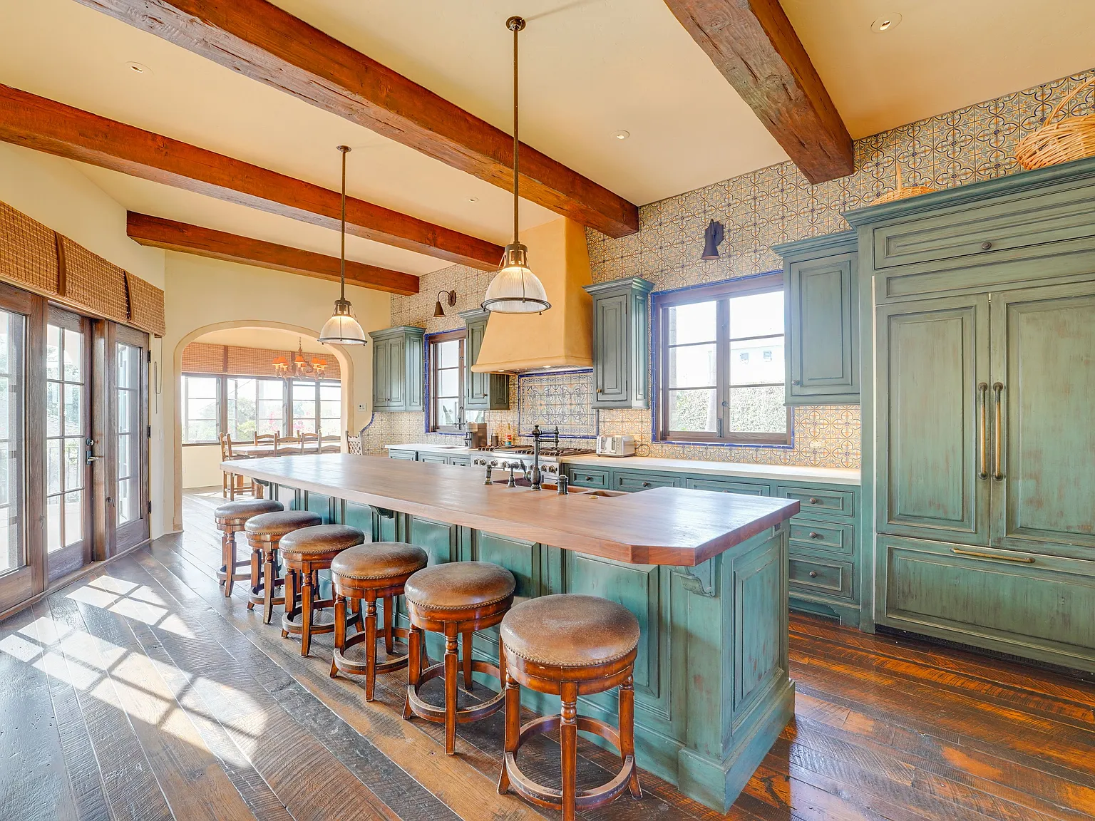 4 bed, 5600 sqft, $16,500 — Photo 4