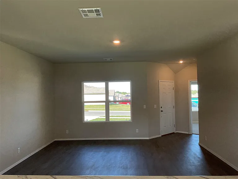 1105 W Abilene Rd — Photo 11