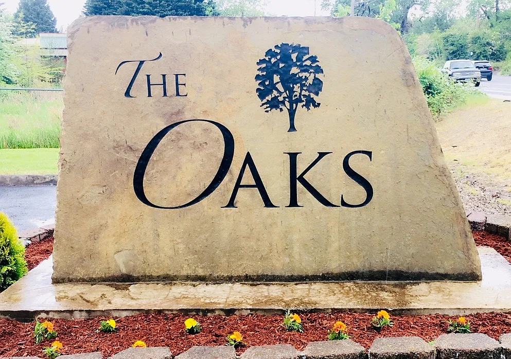 The Oaks Apartments — Photo 1