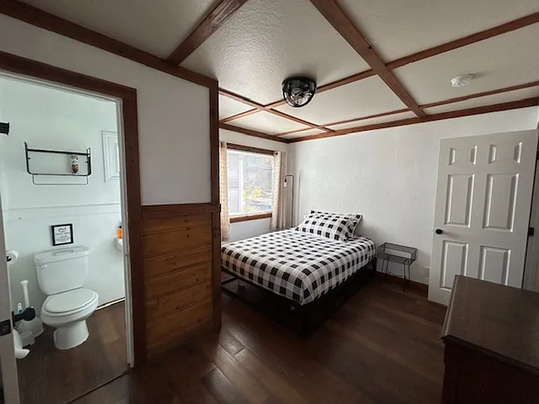 784 Berkley Ln — Photo 13