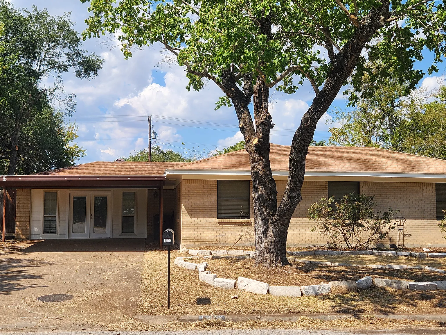 3 bed, 1.5 bath, 1684 sqft, $1,950 — Photo 4