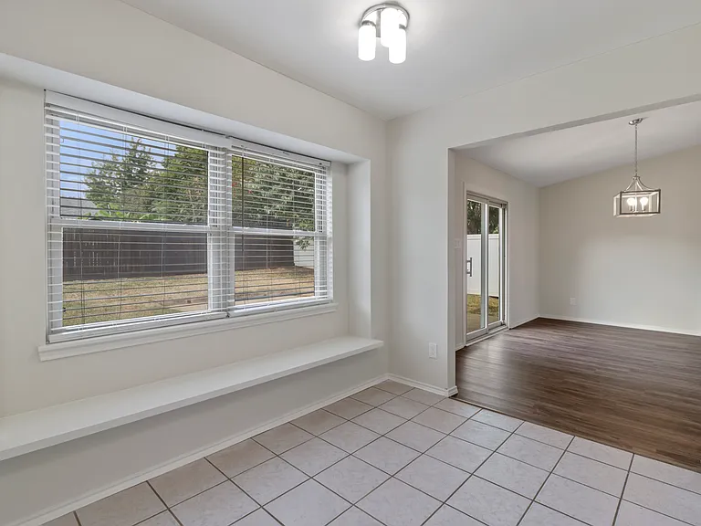 2601 Knoll Trl — Photo 8