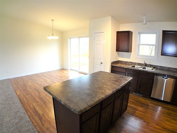 Kitchen w Optional Island