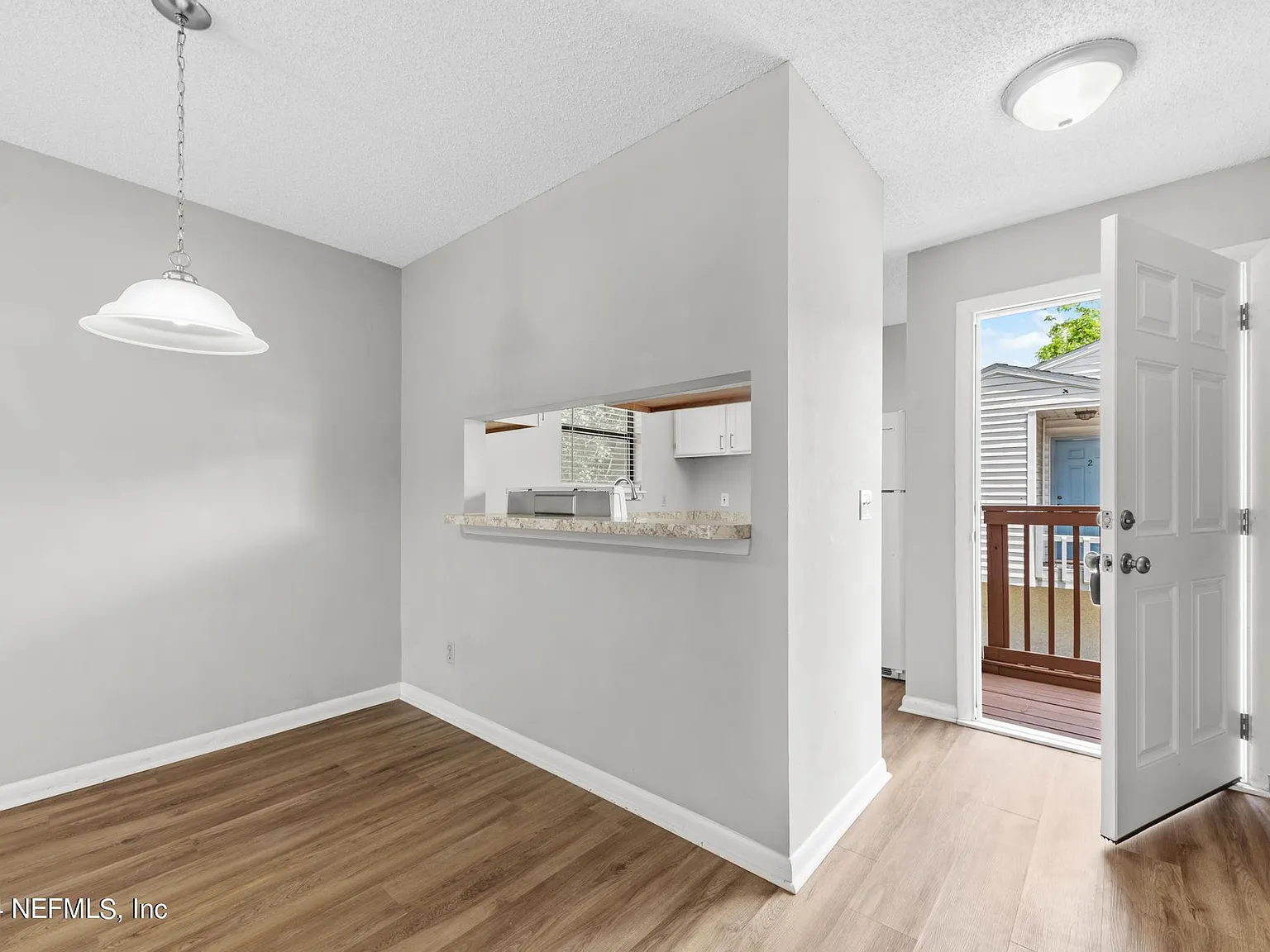 2 bed, 1.0 bath, 834 sqft, $1,195 — Photo 3