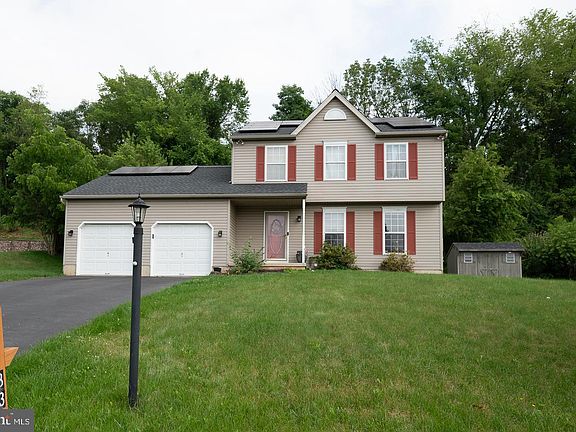 3rd image of 33 Pinckney Dr