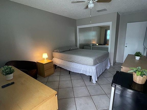 2nd image of 820 SE 18th St #4