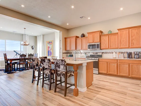 460 Rio Chama Cir SW, Los Lunas, NM 87031